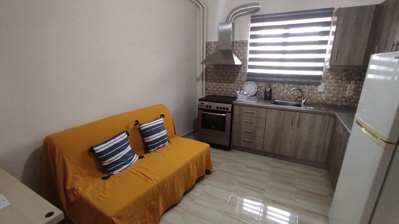 Cosy Apartment In Relaxed Neighbourhood 아마린토스 외부 사진