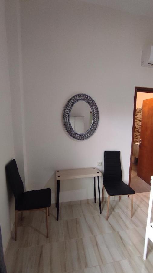 Cosy Apartment In Relaxed Neighbourhood 아마린토스 외부 사진